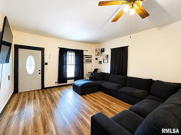 2nd image of 806 S Division St