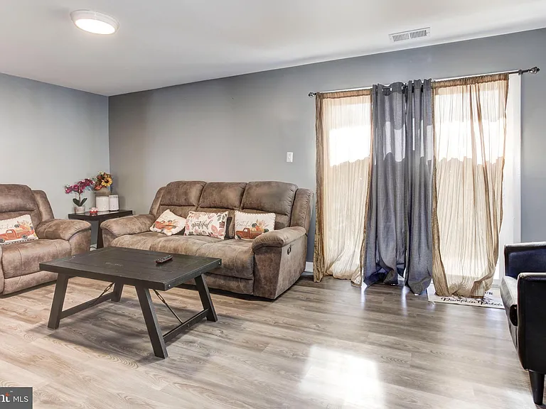 2409 Kilpatrick Pl — Photo 16