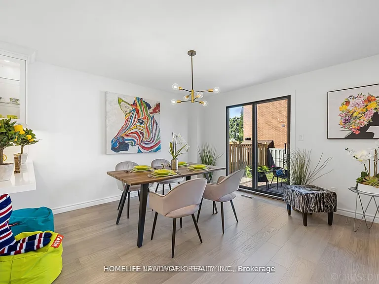 25 Lansbury Dr — Photo 8