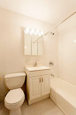 Rented by Mirador Real Estate | media 10