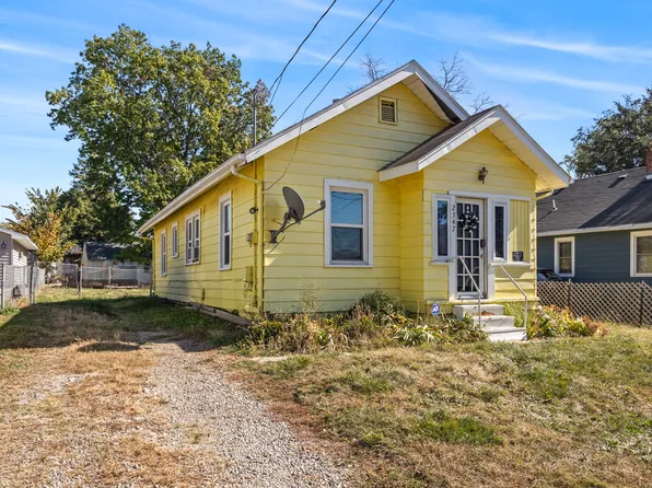 2347 E 38th Ct, Des Moines, IA 50317