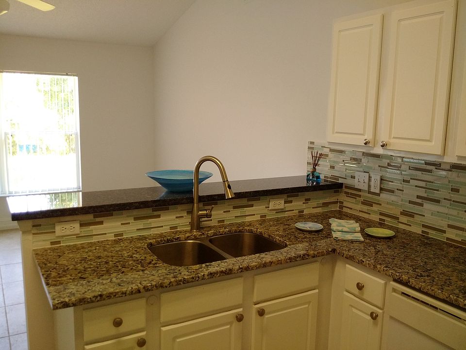 1st image of 392 SW Duval Ave