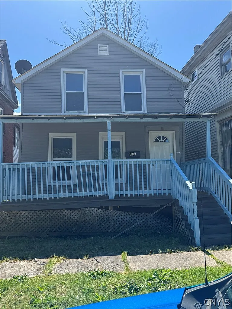 3 bed, 1.0 bath, 4335 sqft, $1,700 — Photo 1