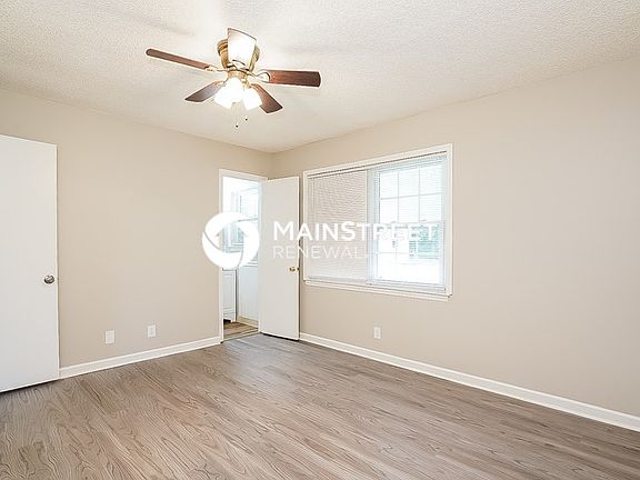 4th image of 4336 Central Valley Dr