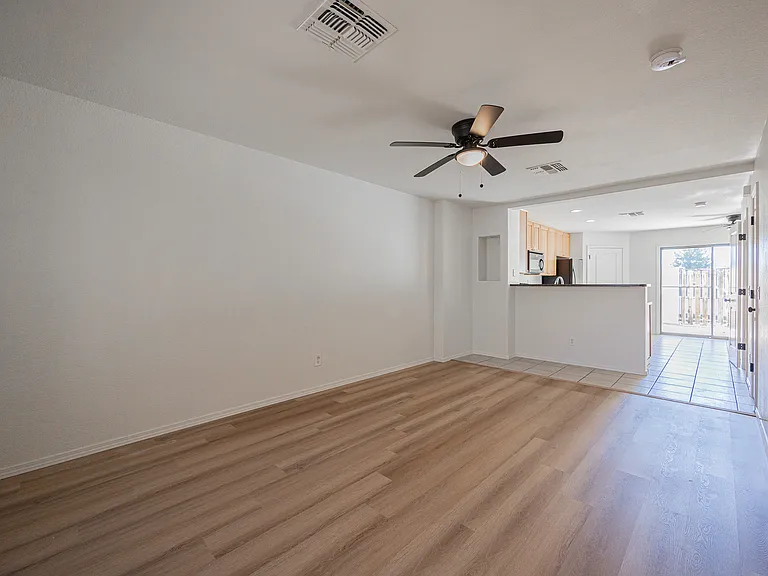 7801 N 44th Dr #1075 — Photo 4