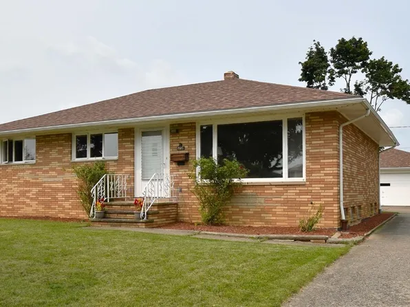 4728 Forest Edge Dr, Brooklyn, OH 44144