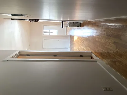 Rented by Manhattan Management LLC | media 31