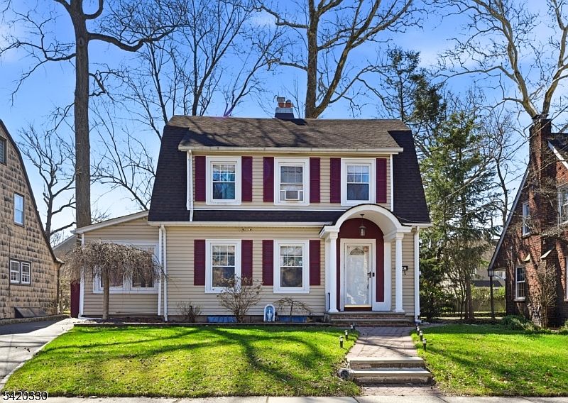 1st image of 528 Wyndham Rd