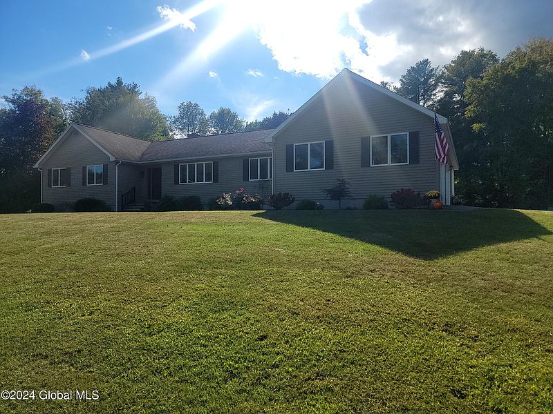 3rd image of 141 Boulderwood Drive