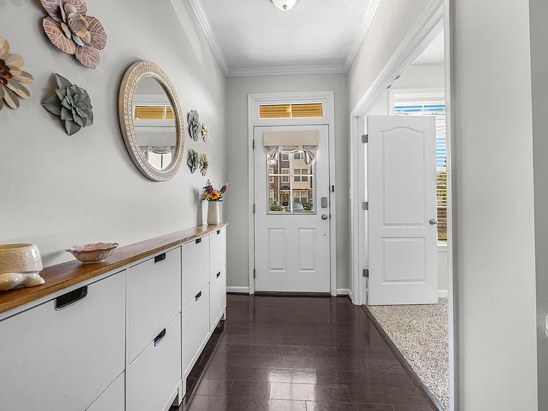 523 Pebblebrook Lane Gln — Photo 3