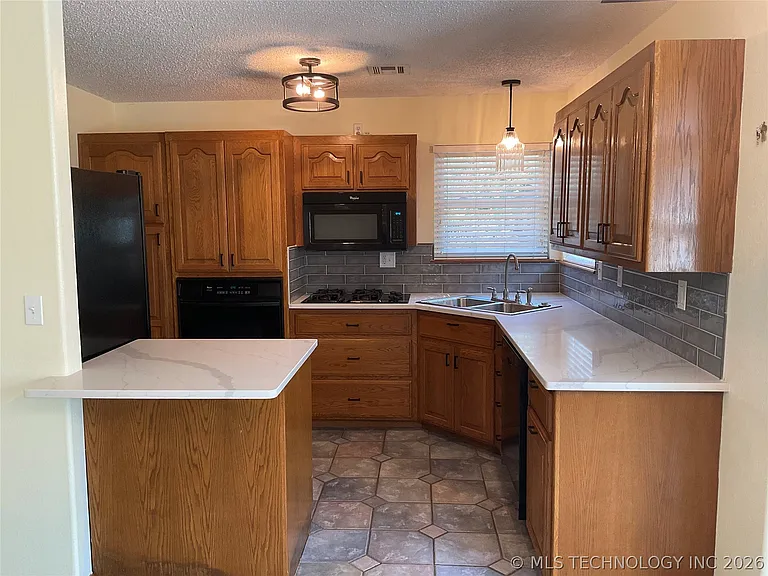 3209 Skylane Dr — Photo 9