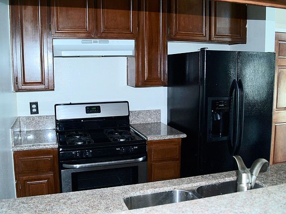 2nd image of 201-14105 Califa St #201