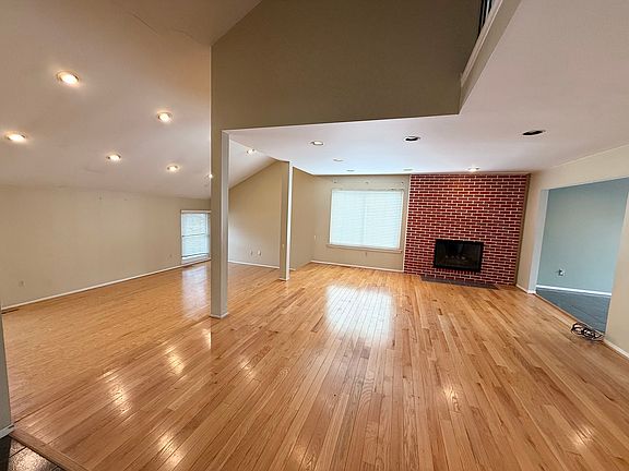 5th image of 6842 Indian Creek Dr
