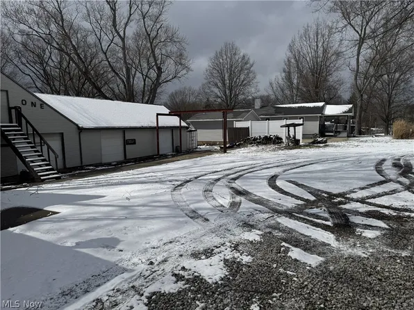 1662 W Turkeyfoot Lake Rd, Barberton, OH 44203