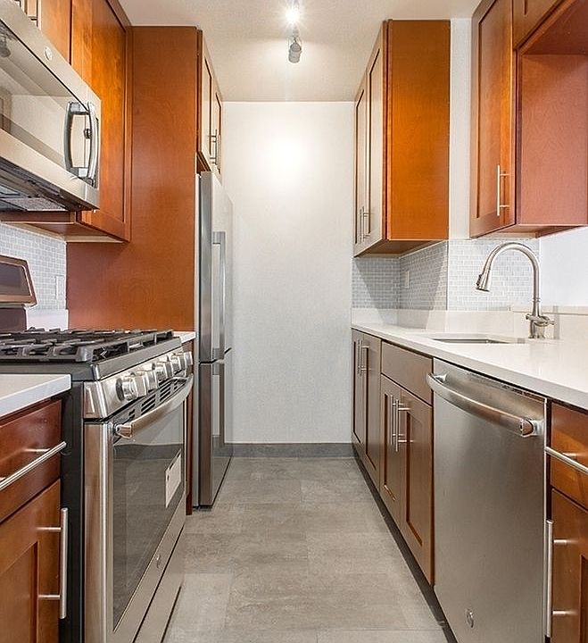 1st image of 400 E 71st St APT 17H