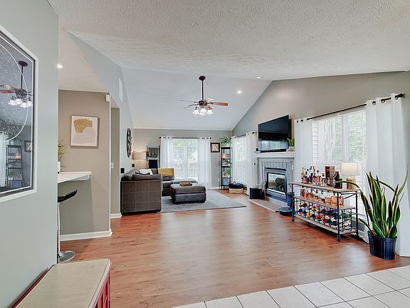 2nd image of 6366 Pleasant Woods Ln