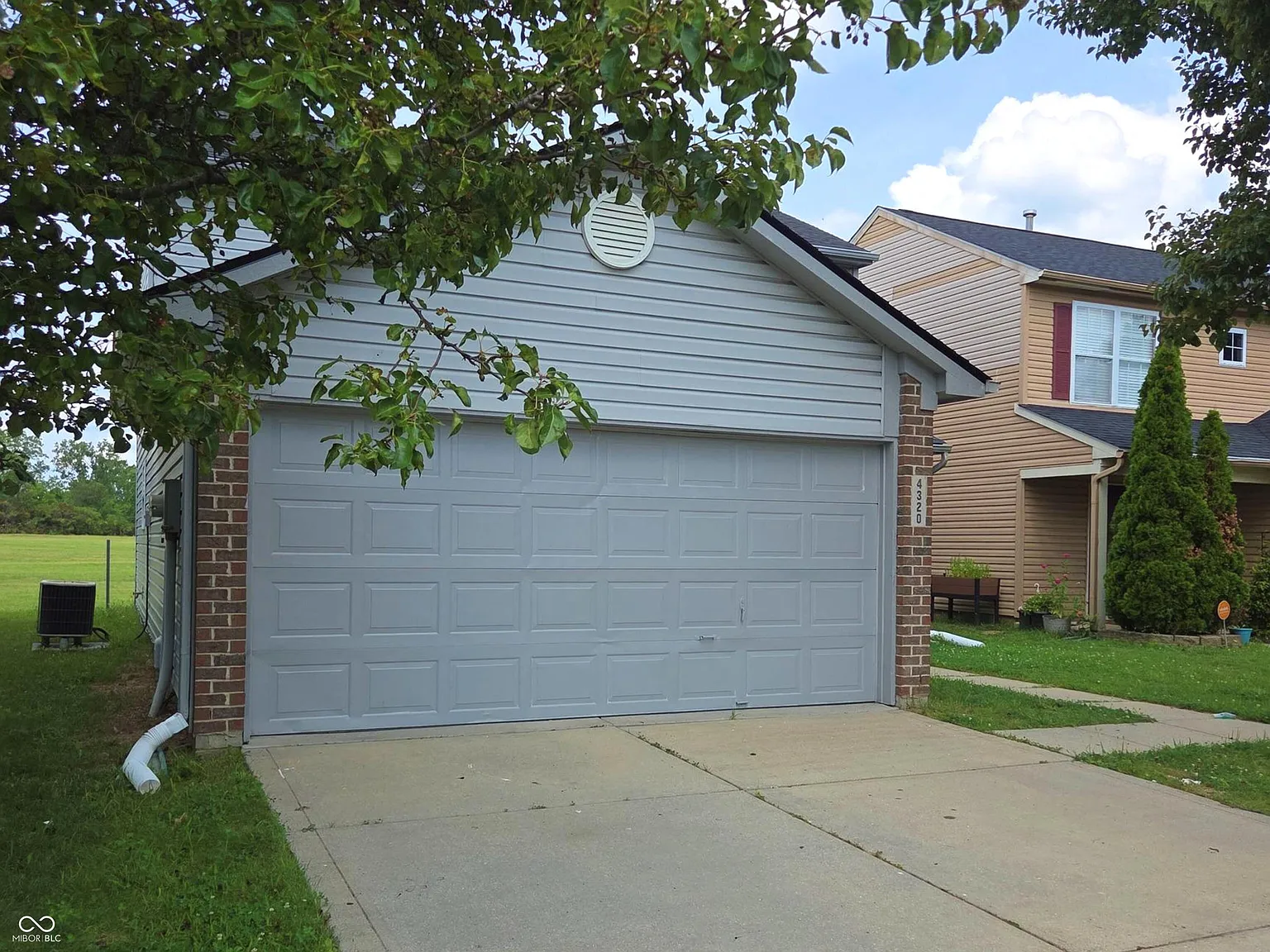 3 bed, 2.5 bath, 1500 sqft, $1,850 — Photo 2