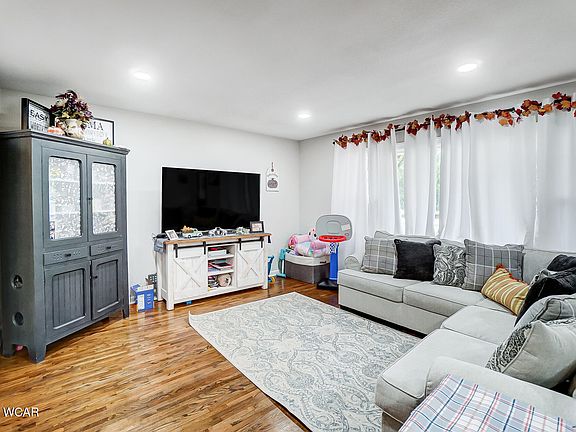 5th image of 1745 Evergreen Dr
