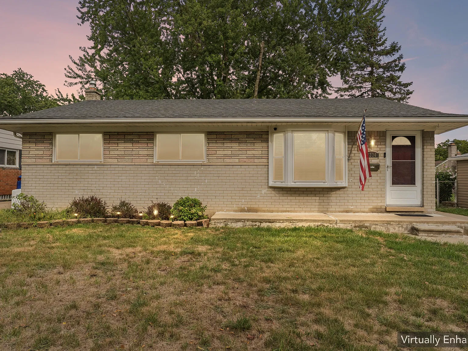 3 bed, 2.0 bath, 1220 sqft, $2,300 — Photo 2