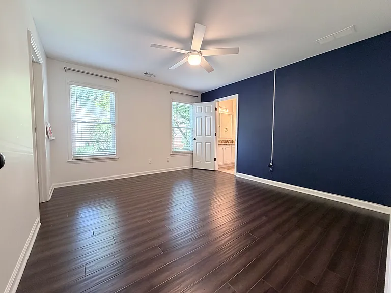 950 Lancaster Walk — Photo 31