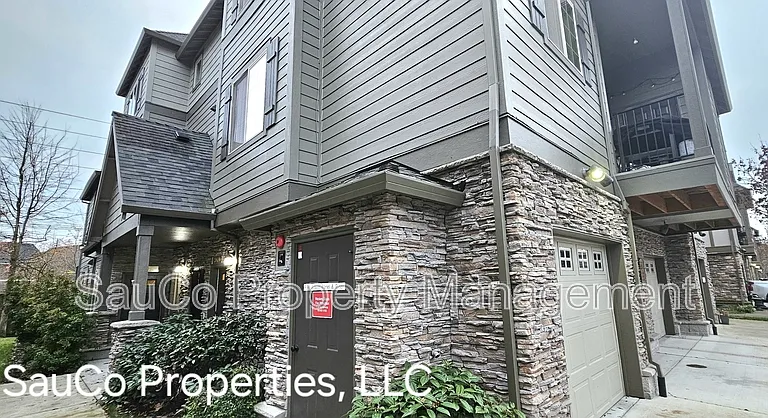8078 NE Miriam Way — Photo 1