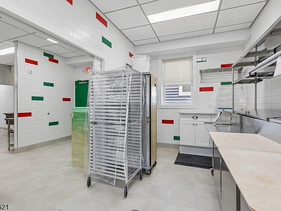 4th image of 639 S Broad St #0