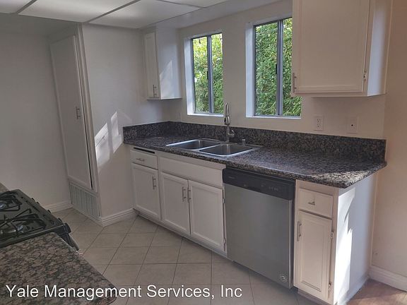 2nd image of 13138 Moorpark St APT 24