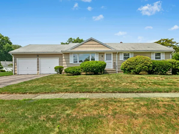 60 Red Coach Drive, Stratford, CT 06614
