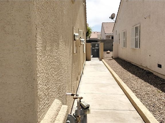 3rd image of 7901 Sierra Largo Dr