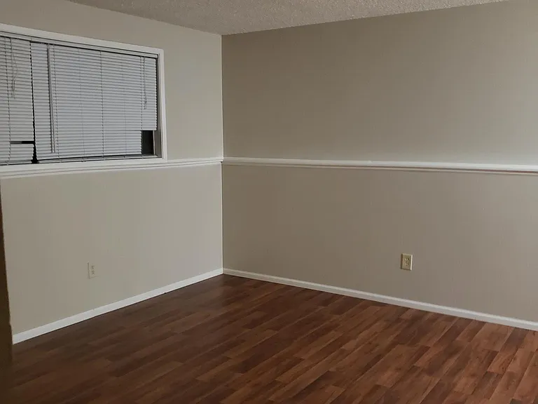 315 NW Thomas St — Photo 7