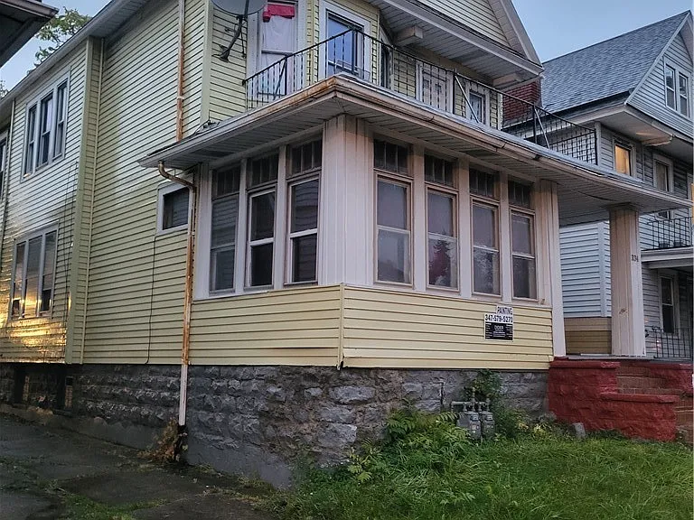 E Delavan Ave — Photo 1