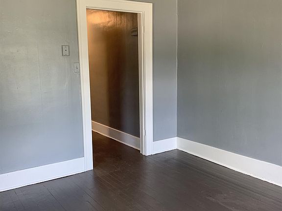 5th image of 1041 Cassopolis St APT 3