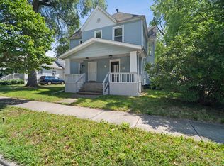 1101 1/2 N Oak St, Bloomington, IL 61701