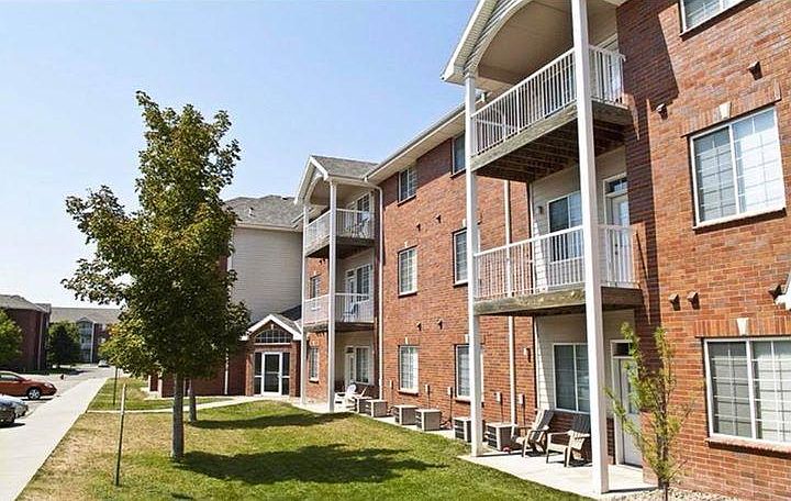 2nd image of 611 Lakeside Dr APT 306