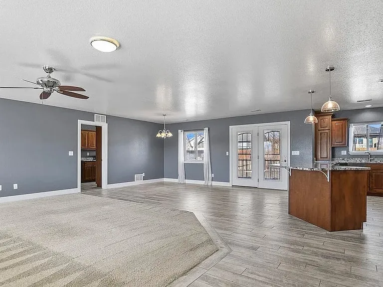 573 W Archer Plz — Photo 5