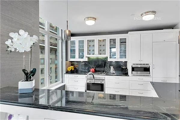 Sold by Engel & Völkers New York City | media 7