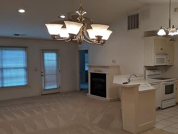 4th image of 133 Charles Towne Dr