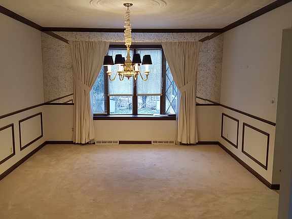 4th image of 8185 Roseville Ln