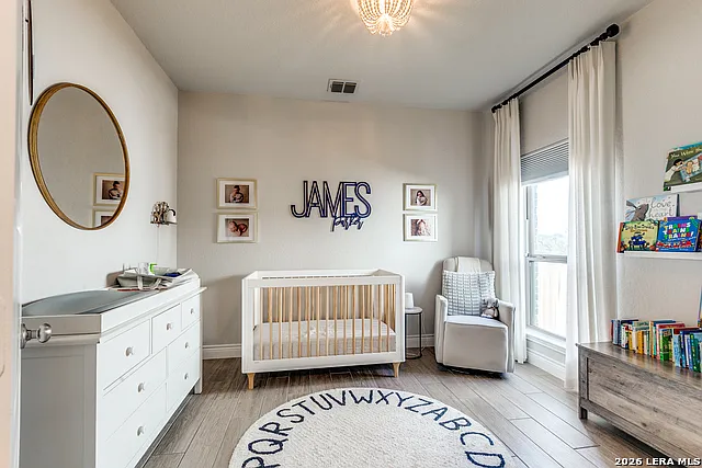1022 Cadogan Squire — Photo 18