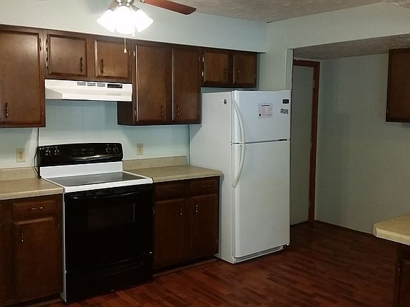 3rd image of 1325 N Kiplinger Ave