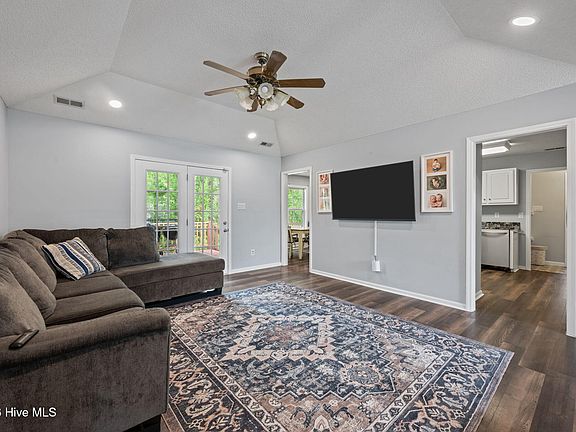 5th image of 619 Fox Ridge Court