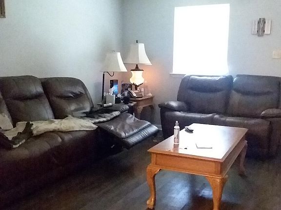 4th image of 1102 Shirley Dr