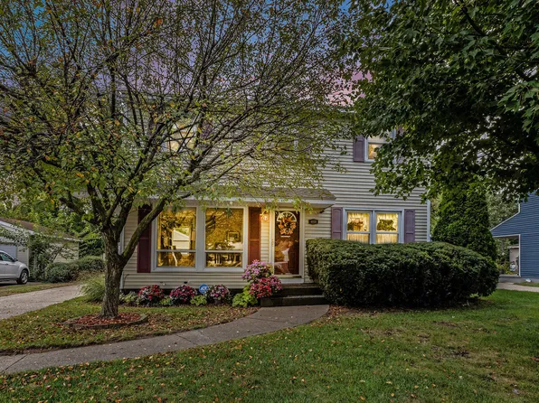 4939 Marshall Ave SE, Kentwood, MI 49508