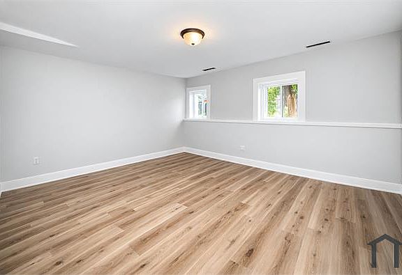 3rd image of 14137 Greenwood Rd APT 1