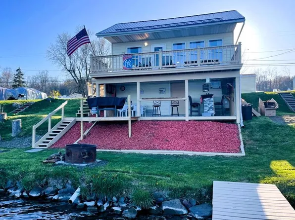9484 Lakeshore Dr, Hammondsport, NY 14840