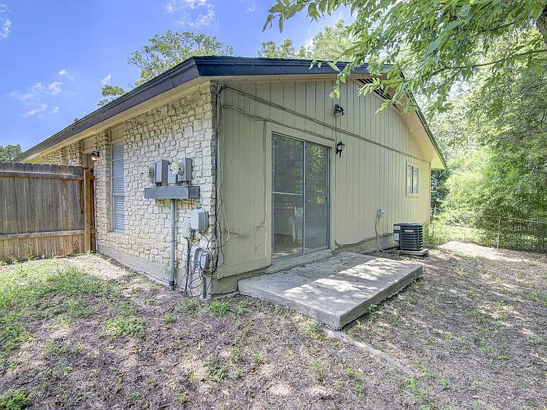 805 Sirocco Dr #B — Photo 17