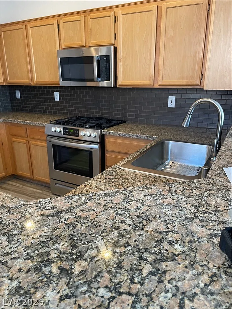 3 bed, 2.0 bath, 1260 sqft, $1,900 — Photo 4