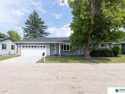 6 N Circle Dr, York, NE, 68467