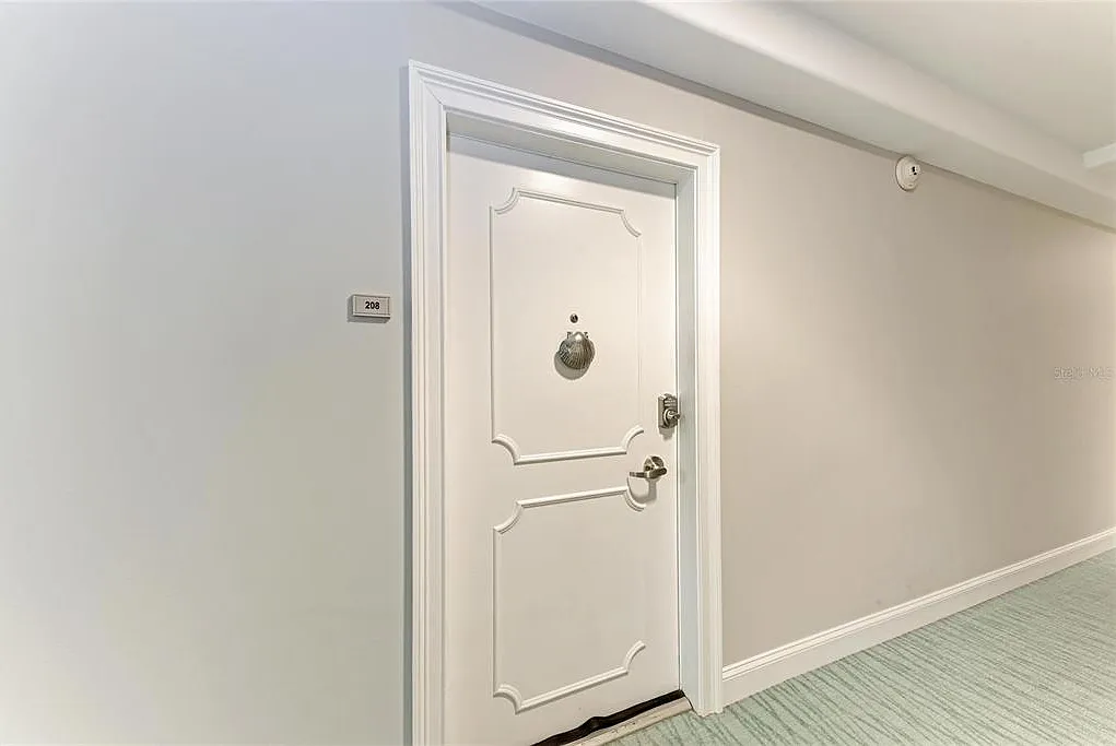 2 bed, 2.0 bath, 1421 sqft, $9,900 — Photo 3