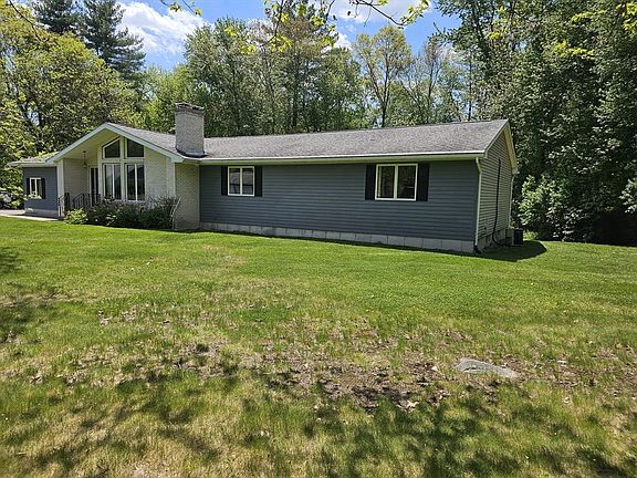 3rd image of 80 Elizabeth Dr